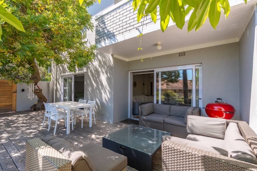 To Let 2 Bedroom Property for Rent in Vredehoek Western Cape